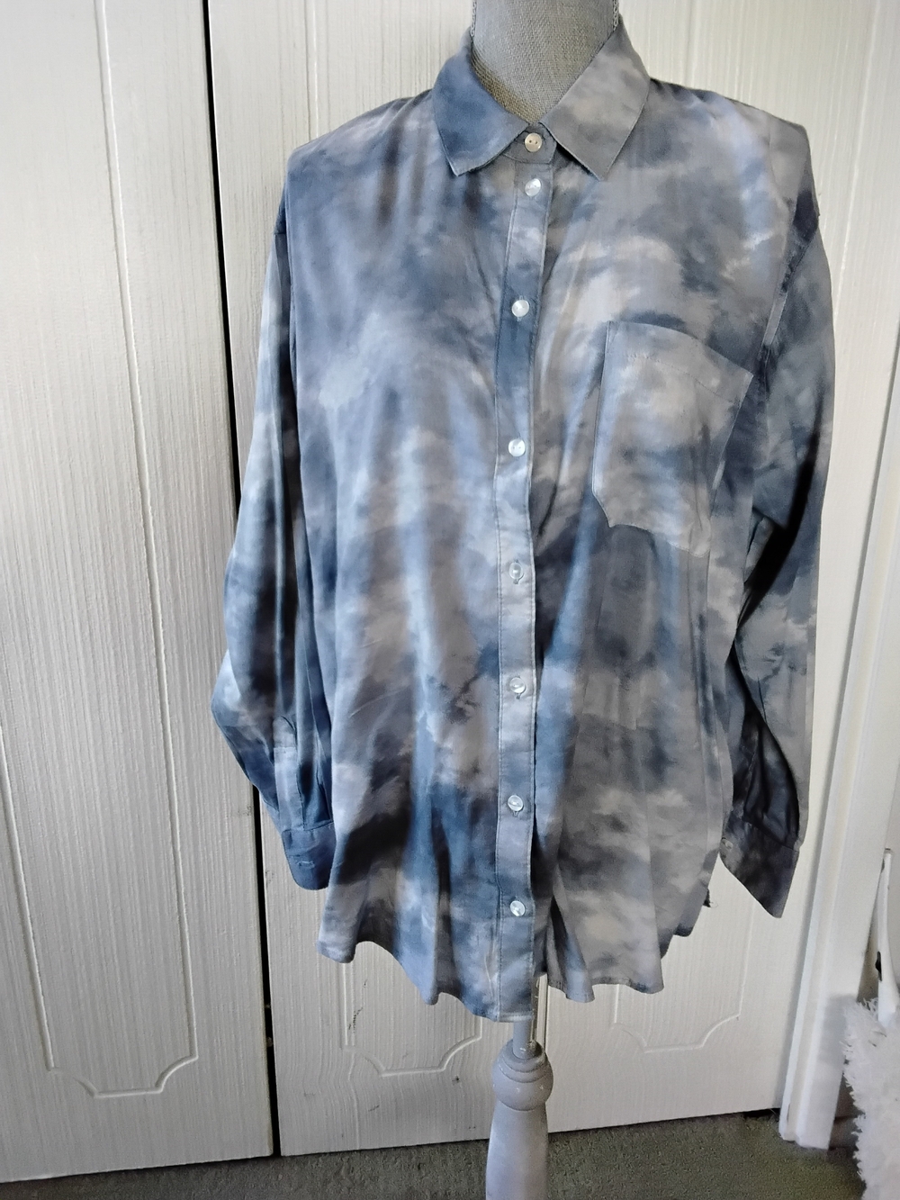 Old Navy Blue Gray Tie-Dye Button-Up Blouse
